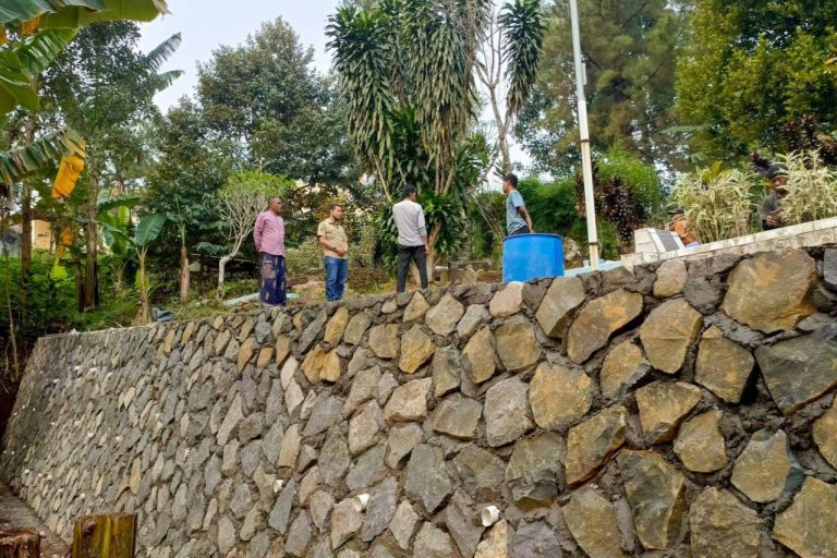 Tebing Penahan Tanah Dibangun di RW 7 Cipaku Bogor